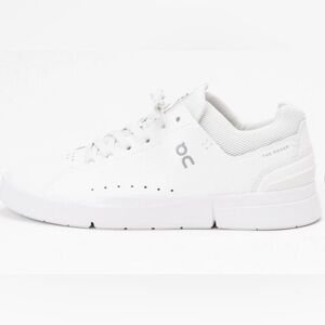 On Running Women's “The Roger Advantage” White/Undyed On Cloud, Size 8 $140+